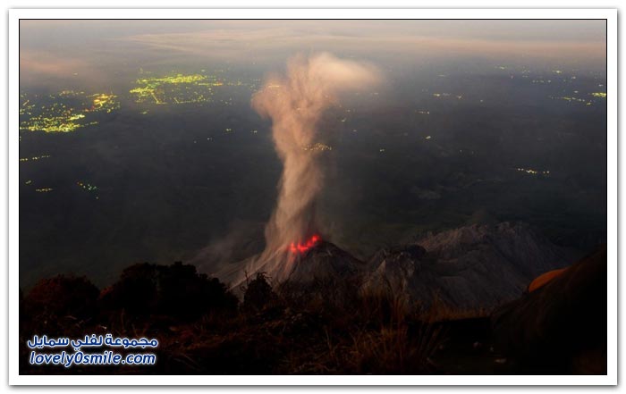 صور منوعة من العالم Volcanic-activity-around-the-world-in-2012-01