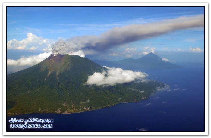 صور منوعة من العالم Volcanic-activity-around-the-world-in-2012-03