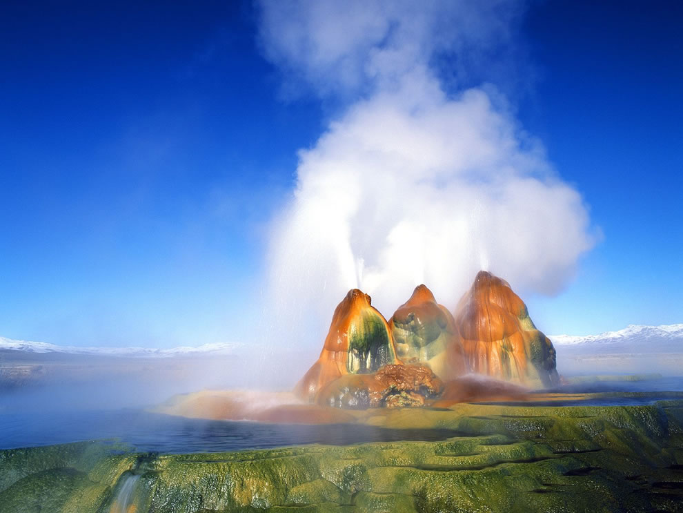 نبع ماء حار بتدرجات لونية مذهلة أقرب إلى الخيال  Fly_Geyser_Black_Rock_Desert_Nevada_Wallpaper