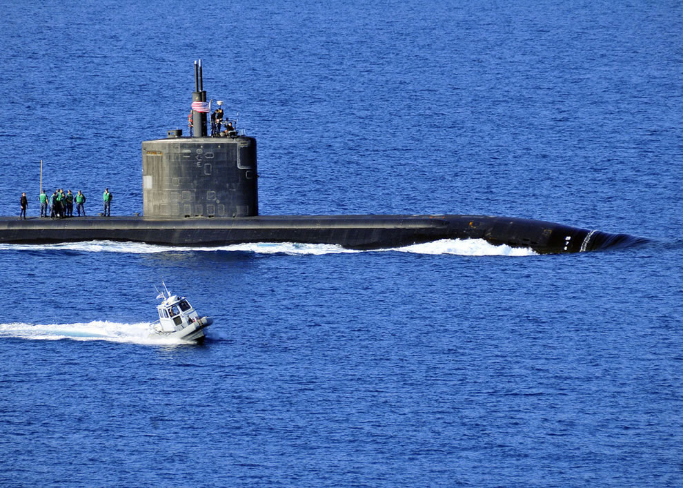 صور لبعض الأسلحة الأمريكية  .. A-harbor-security-boat-escorts-the-Los-Angeles-class-attack-submarine-USS-Annapolis-SSN-760-as-the-ship-departs-Souda-Bay-Crete-March-20-2010-following-a-routine-port-visit