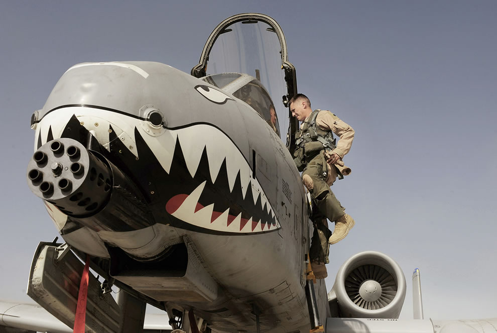 صور لبعض الأسلحة الأمريكية  .. U.S.-Air-Force-Maj.-Loren-Coulter-exits-an-A-10C-Thunderbolt-II-aircraft-at-Kandahar-Airfield-Afghanistan