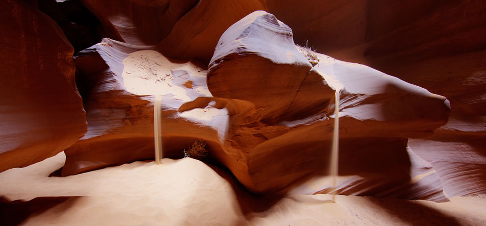 كهف الرمال  Dual-Sand-Falls-in-Upper-Antelope-Canyon