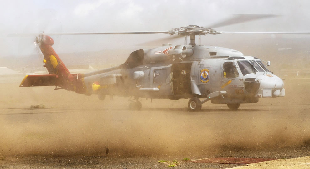 Một ngày trong cuộc sống của quân đội Mỹ U.S.-Navy-Sikorsky-SH-60B-Seahawk-helicopter