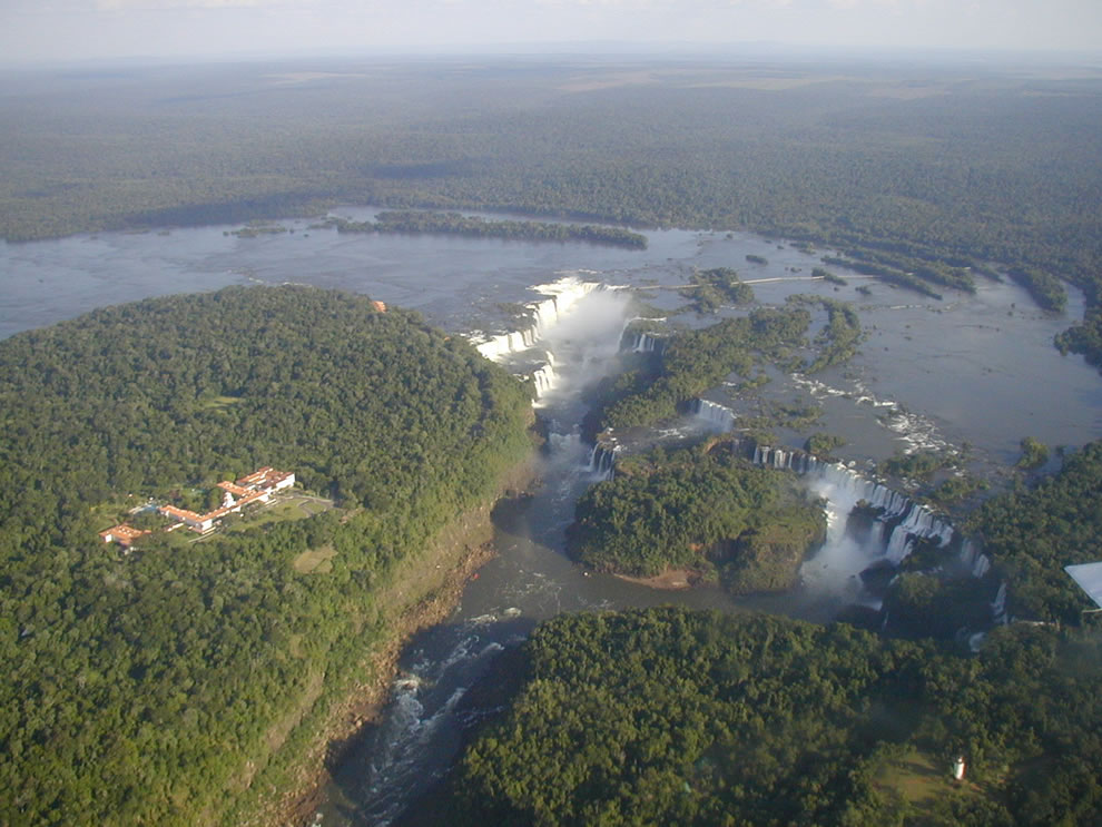 Increíble Cataratas del Iguazú: encima, debajo, o en un barco en la Garganta del Diablo, fotos  Aerial-view-of-Iguazu-falls