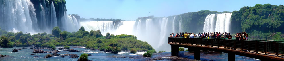 Increíble Cataratas del Iguazú: encima, debajo, o en un barco en la Garganta del Diablo, fotos  December-Walkway-on-brasilian-side-of-Iguazu-falls