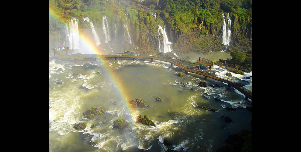 Increíble Cataratas del Iguazú: encima, debajo, o en un barco en la Garganta del Diablo, fotos  The-area-of-Iguazu-Falls