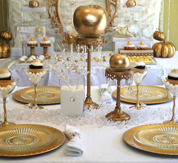 Halloween pictures - Page 6 42791-Gold-Dinner-Party-Decor
