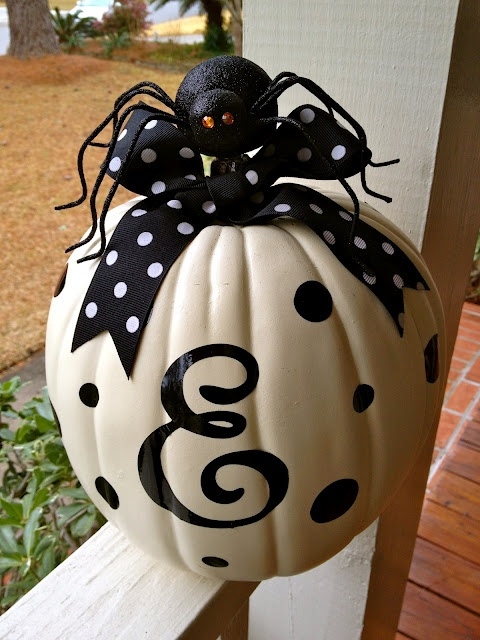 Halloween pictures - Page 4 42898-Cute-No-Carve-Spider-Bow-Pumpkin