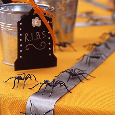 Halloween pictures - Page 6 43311-Spiderweb-Tablecloth