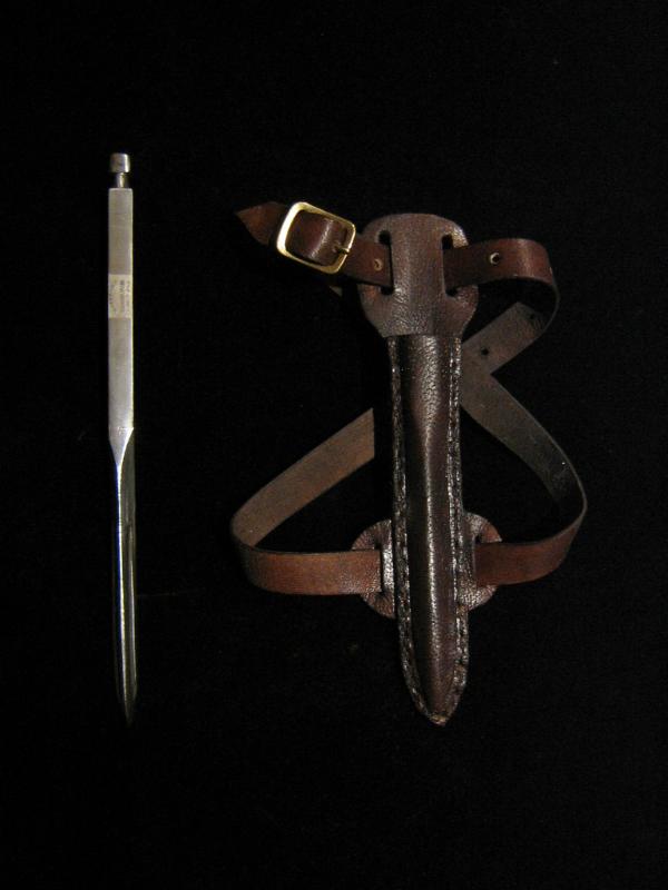 Cherche reproduction SOE Wrist Dagger HGLongknife1