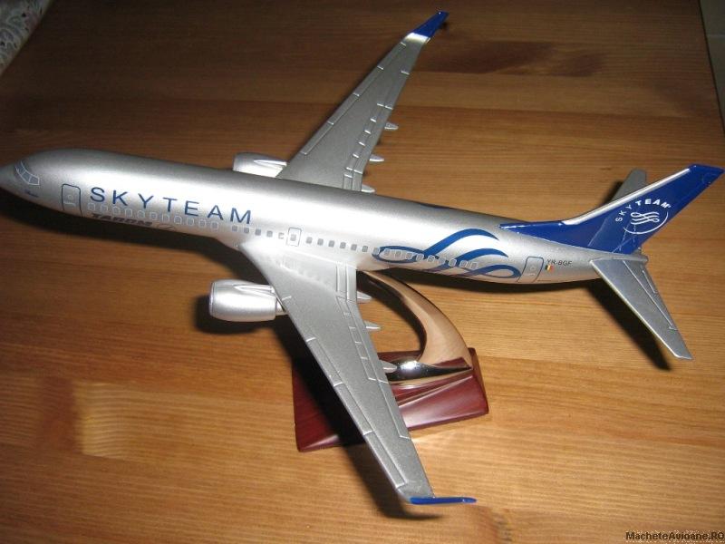 Modele de avioane civile - 2011 - Pagina 4 327_493_tarom_yr_bgf_1