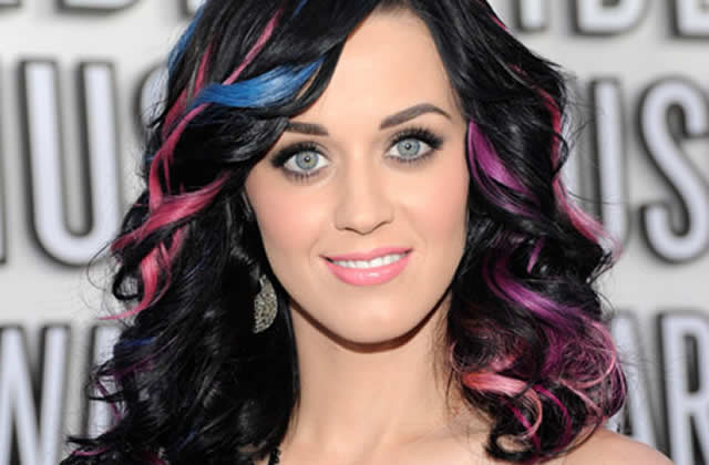 Si tu pouvais te colorer les cheveux ou te faire des mèches... Katy-perry-m%C3%A8ches-color%C3%A9es-cheveux1