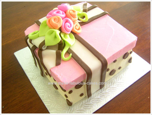     ! -  3 Flower-gift-box-cake