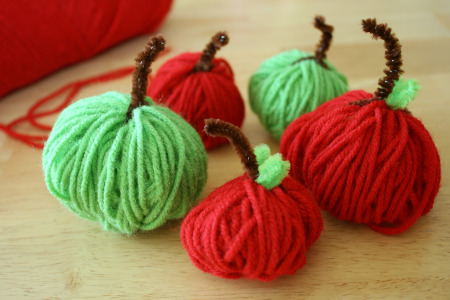 طريقة عمل تفاح صغير Apple-Yarn-Craft