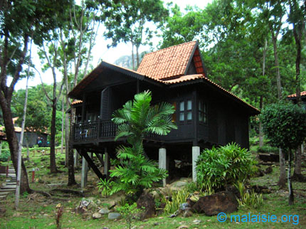 جزيره لنكاوى Langkawi-berjaya-bungalow1