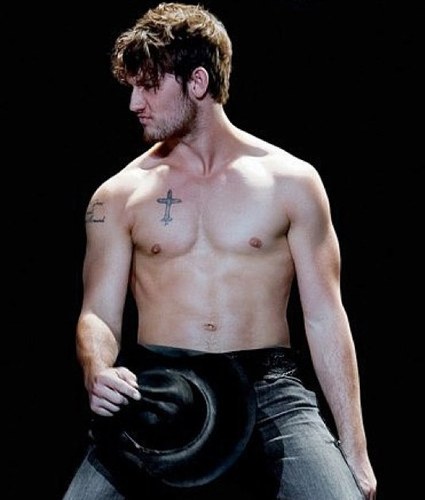 Spam - Page 28 Alex-Pettyfer-Gained-27Lbs-for-Magic-Mike-01