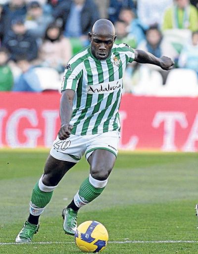 يإهِلأل </B>.. لو حبك مرض فيني .. جعل إلله لإ يشفينيُ ..  N_betis_emana-158916