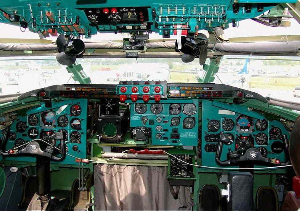 Armée Russe  - Page 2 Tu-95MS_Cockpit