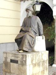 موسى بن ميمون Maimonides-Statue