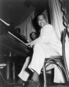 أحداث شهر أبريل 100px-Duke_Ellington_at_the_Hurricane_Club_1943