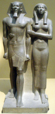  الحضارة الفرعونية 180px-MenkauraAndQueen_MuseumOfFineArtsBoston