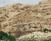 مدينة اريحا اقدم المدن التاريخية 180px-Cliffs_over_jericho