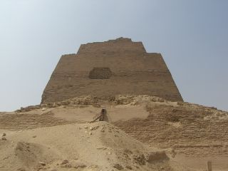 هرم ميدوم 320px-Meidoum_pyramide_003