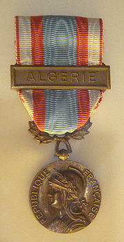 الثورة الجزائرية 180px-French_North_African_Operations_medal_law_of_11_January_1958