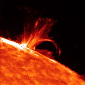 INCREDIBILE . FOTOGRAFATA PER LA PRIMA VOLTA LA LINEA DEL FERRO INTORNO AL SOLE Stellarflare