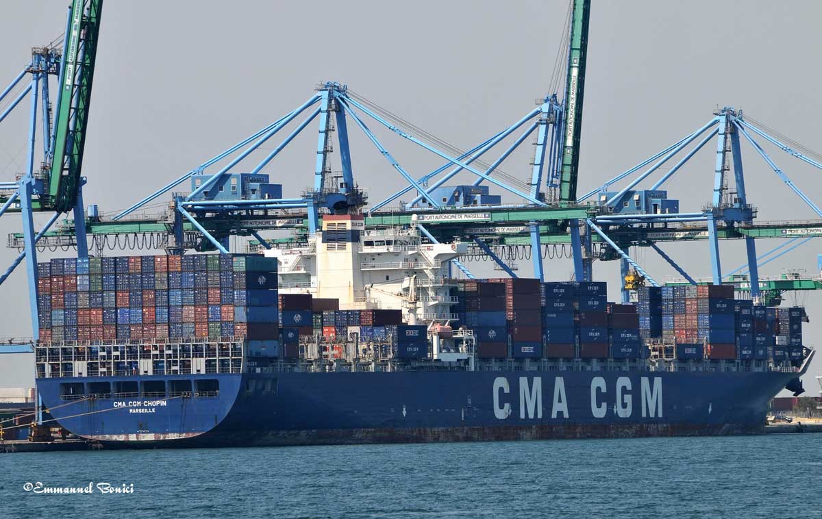 Chargement d'un yacht à bord du CMA CGM CHOPIN à Fos  03-Chopin_Riva-