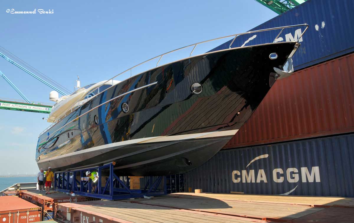 Chargement d'un yacht à bord du CMA CGM CHOPIN à Fos  10-Chopin_Riva-