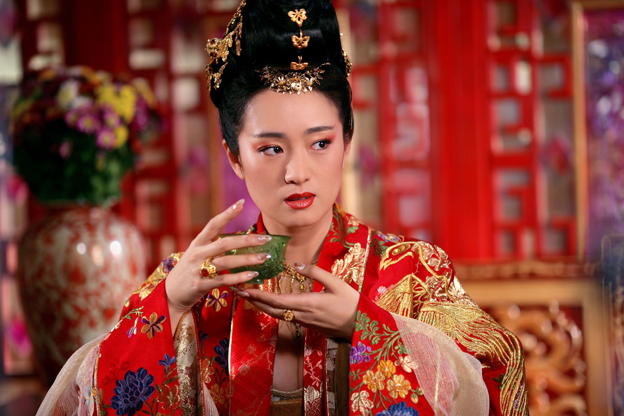 Curse of the Golden Flower (2006) The-Empress-Gong-Li