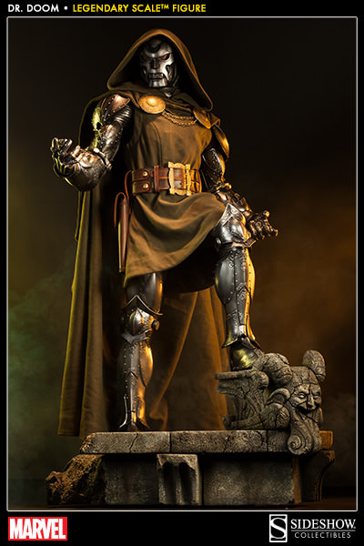 DR DOOM Legendary scale figure 400086-doctor-doom-012