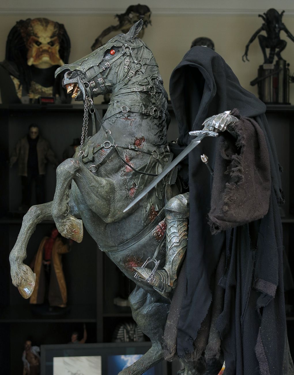 LOTR: RINGWRAITH ON STEED Premium format - Page 3 RWPF2.jpg_original