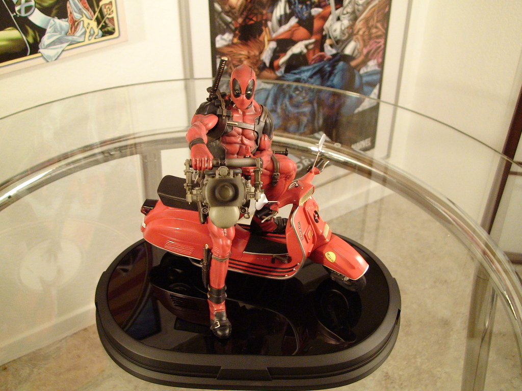 DEADPOOL ON VESPA STATUE GENTLE GIANT  - Page 2 11