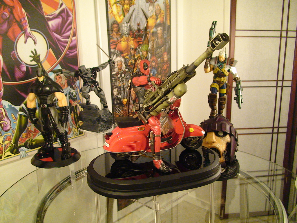 DEADPOOL ON VESPA STATUE GENTLE GIANT  - Page 2 13