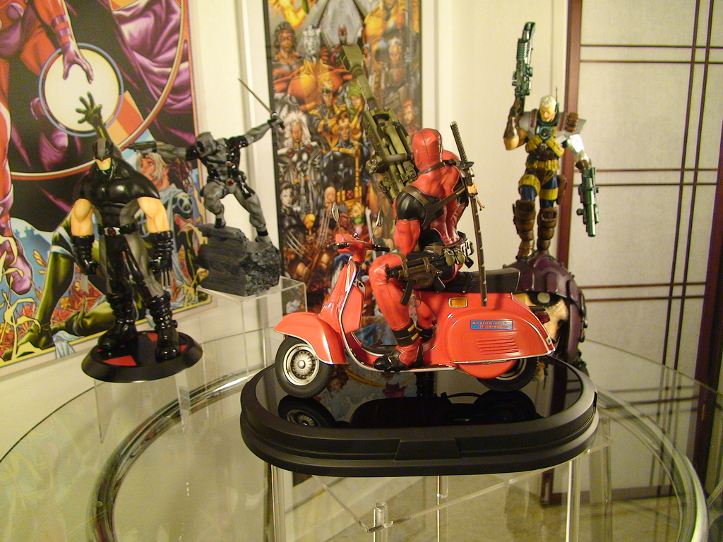 DEADPOOL ON VESPA STATUE GENTLE GIANT  - Page 2 4