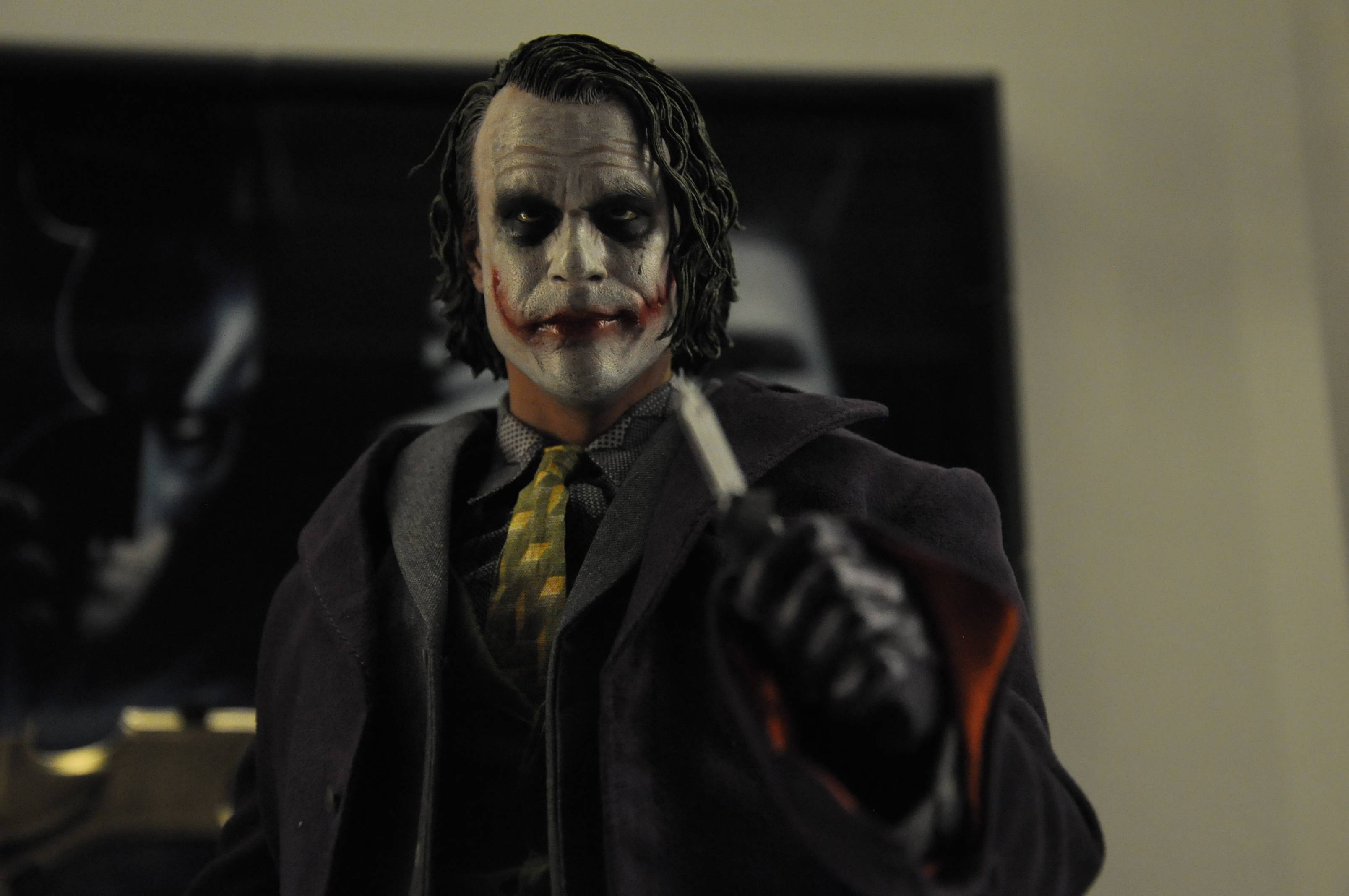 JOKER HEATH LEDGER : ENTERBAY - 1/4 SCALE - Page 2 Joke3