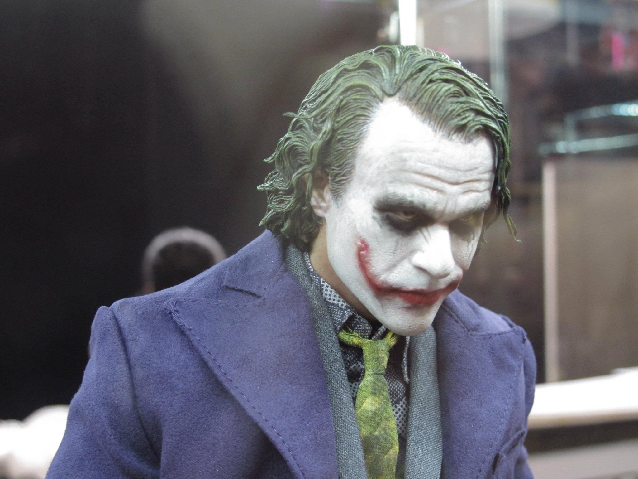 JOKER HEATH LEDGER : ENTERBAY - 1/4 SCALE - Page 2 Prod1