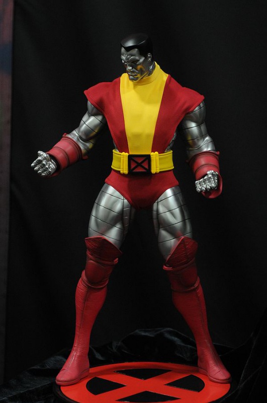 COLOSSUS Premium format - Page 2 217641sdcc2012sideshowmarvel32