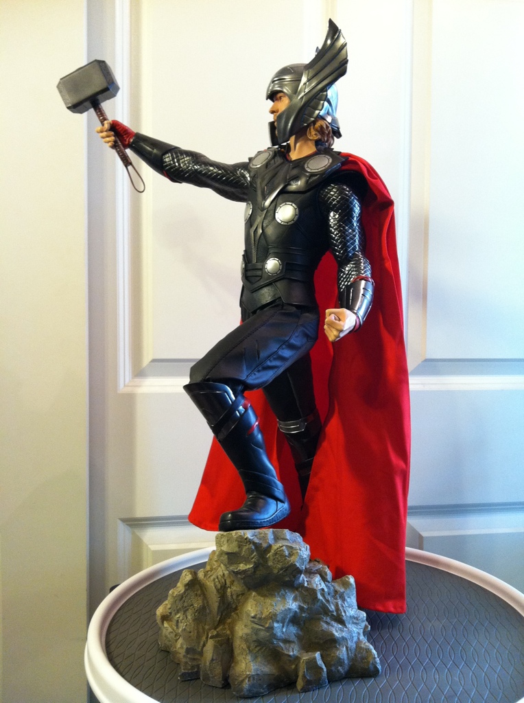 THOR " THE MIGHTY AVENGER " Premium format 10