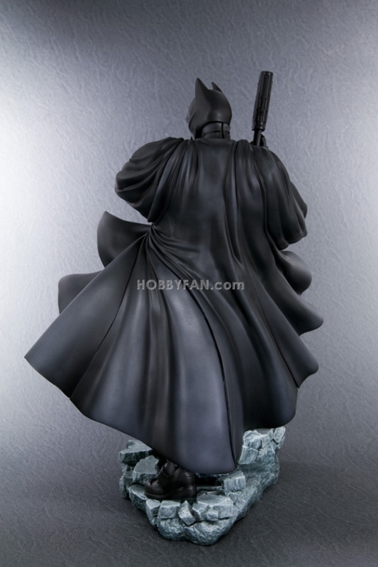 DC COMICS : The Dark Knight Rises Batman ARTFX Statue   Batmandckoto2