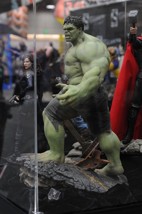 HULK "AVENGERS MOVIE" Maquette - Page 3 Sdcc2012_sideshow_marvel_11