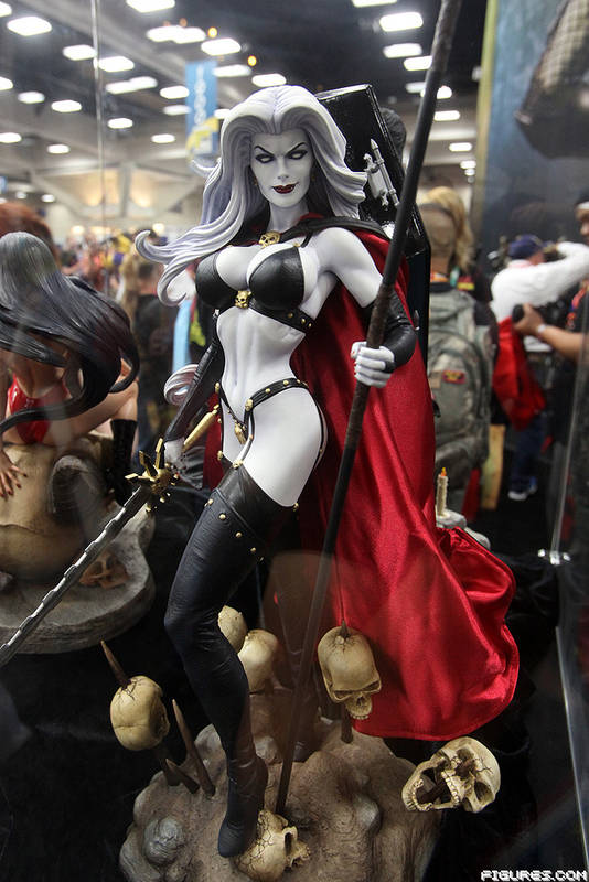 LADY DEATH Premium format - Page 2 Sideshow_DYEH_0119