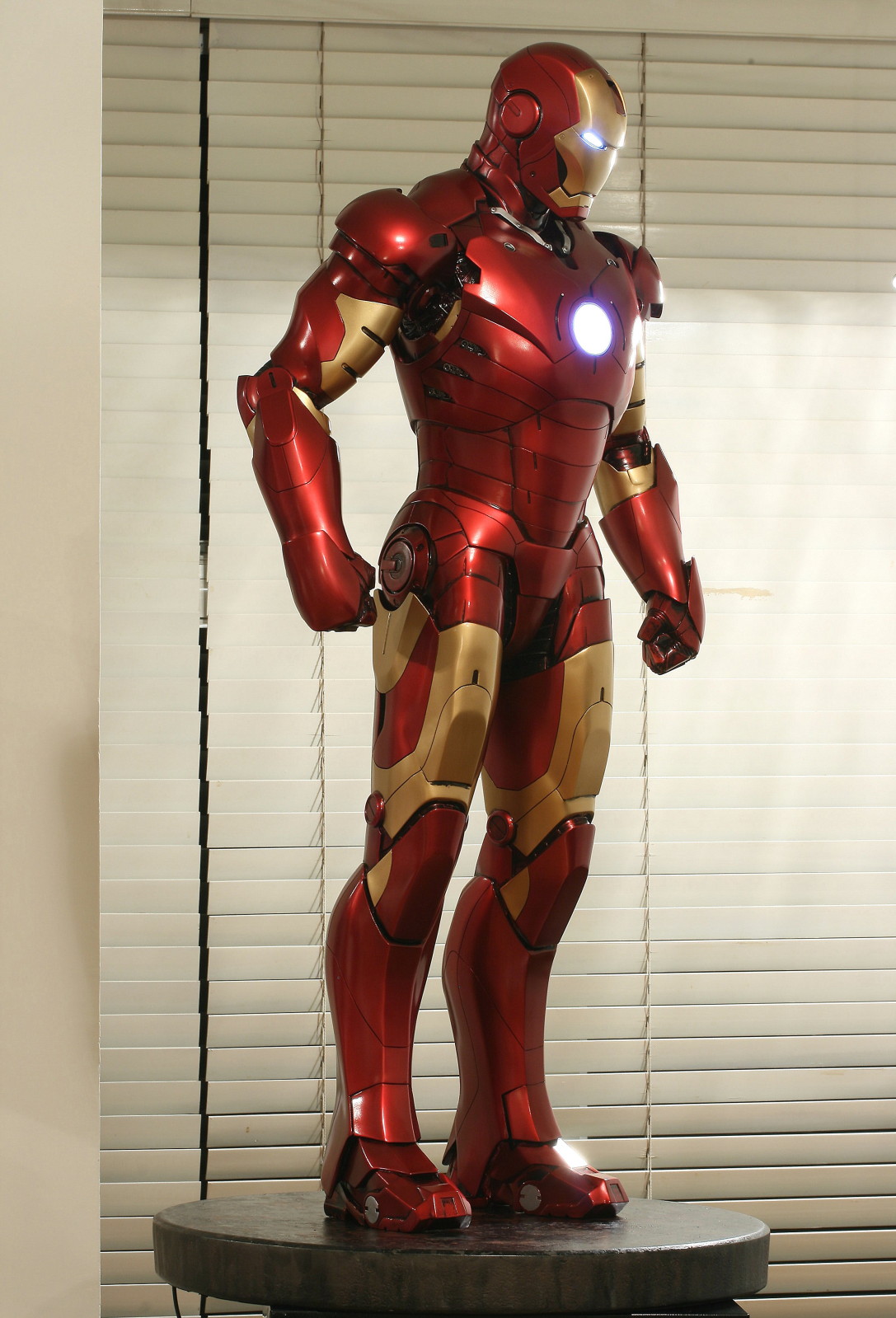 IRON MAN "MARK III " Legendary scale figure - Page 3 4