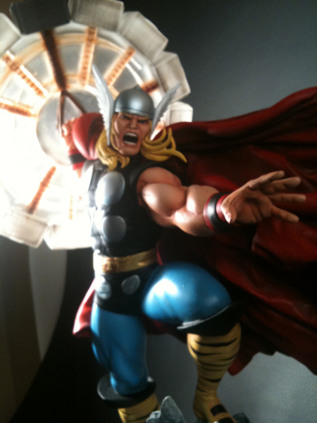 Statue THOR "action / change-o-hand" [nouvelle version] 0Thorfulllnewaction7