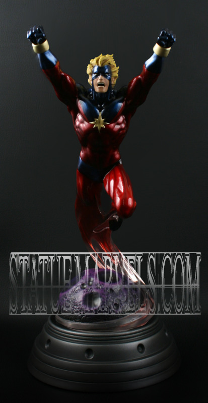 Statue CAPTAIN MARVEL "70' / action" Capmarvelactionpainted