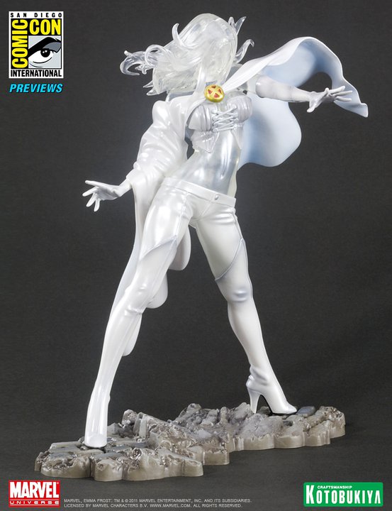 16. Reine Blanche (White Queen) Exclu SDCC 2011 Exclusive_Emma_Frost_2