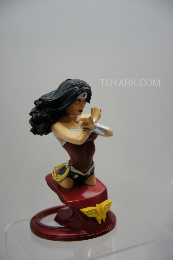 NEWS DC COLLECTIBLES : BUSTES - Page 3 Dc-direct-sdcc-2012-66-680x1024