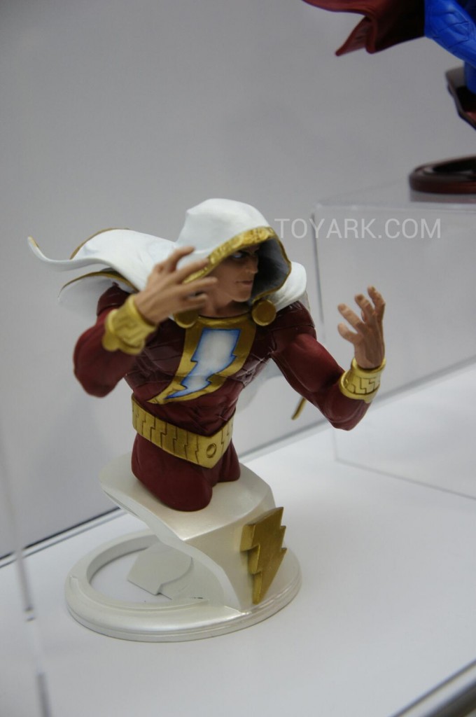 NEWS DC COLLECTIBLES : BUSTES - Page 3 Dc-direct-sdcc-2012-67-680x1024